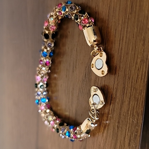 BETSEY JOHNSON Funfetti Collection Rainbow Crystal Magnetic Closure Bracelet. - Picture 7 of 7